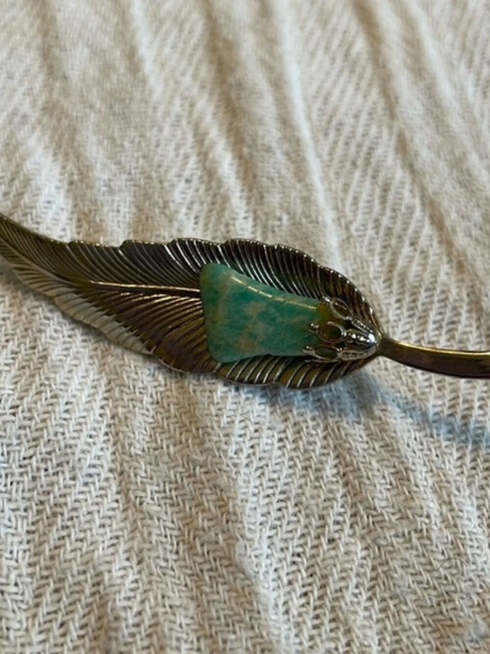 Feather brooch